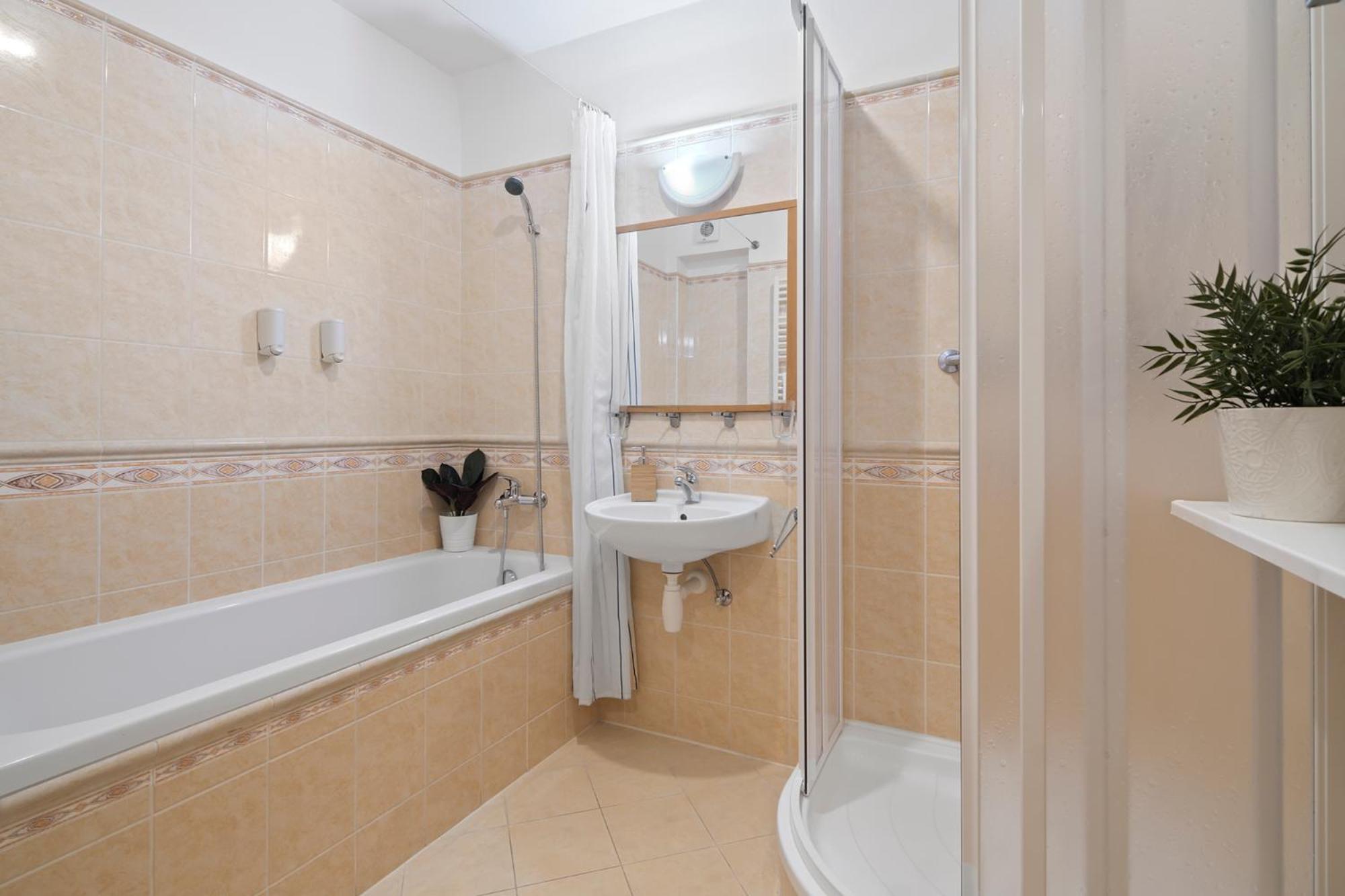 Vintage Apts In Heart Of By Michal&friends Daire *