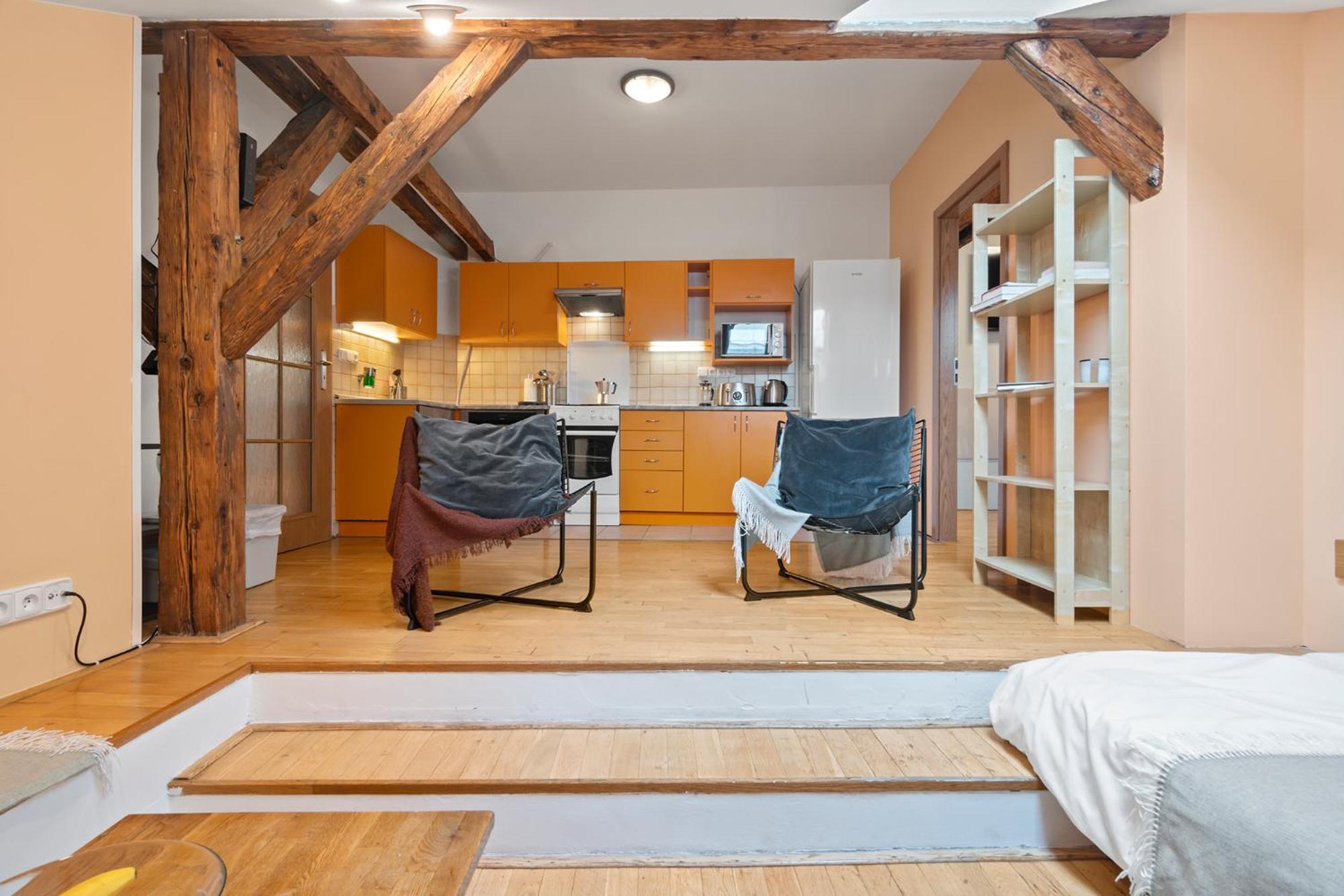 Vintage Apts In Heart Of By Michal&friends Daire