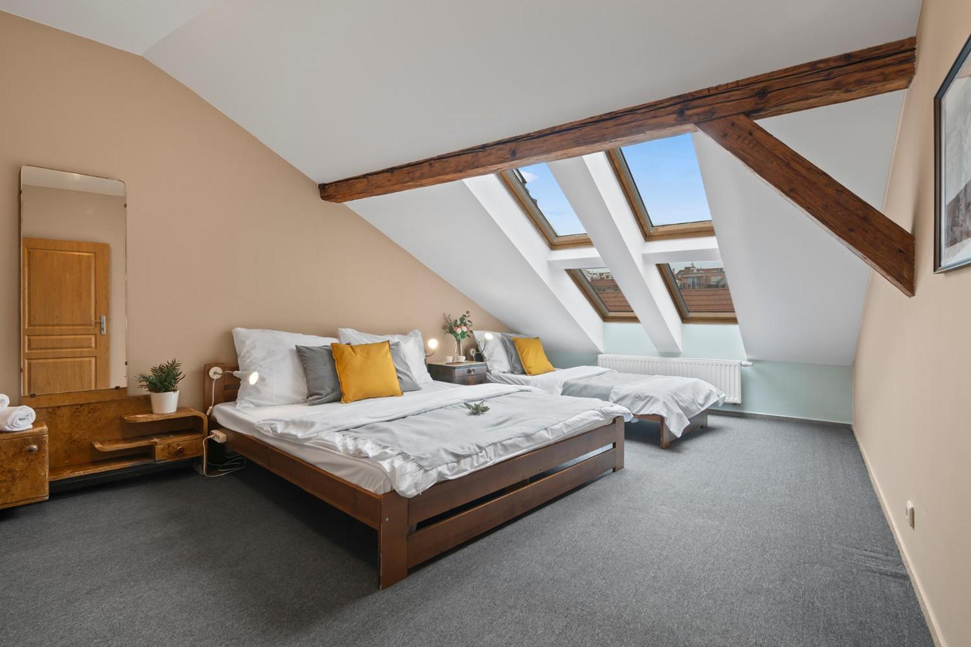 Vintage Apts In Heart Of By Michal&friends Daire *
