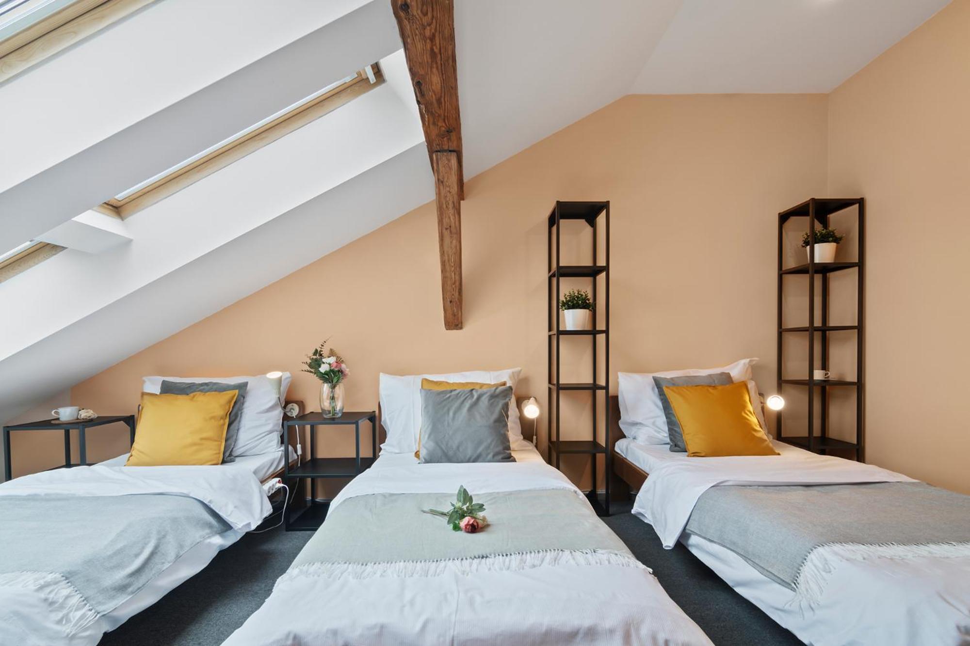 Vintage Apts In Heart Of By Michal&friends Daire