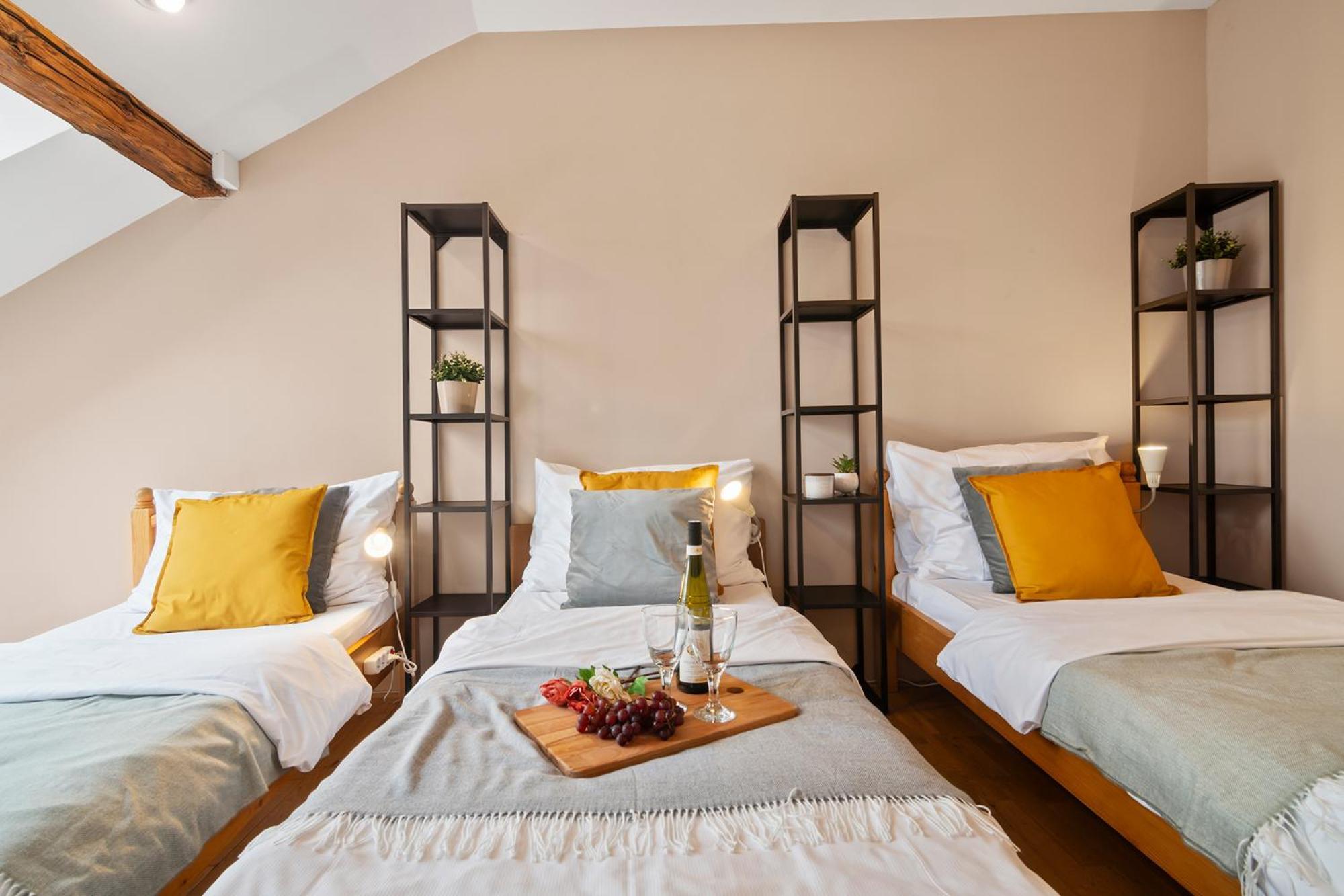 Vintage Apts In Heart Of By Michal&friends Daire *