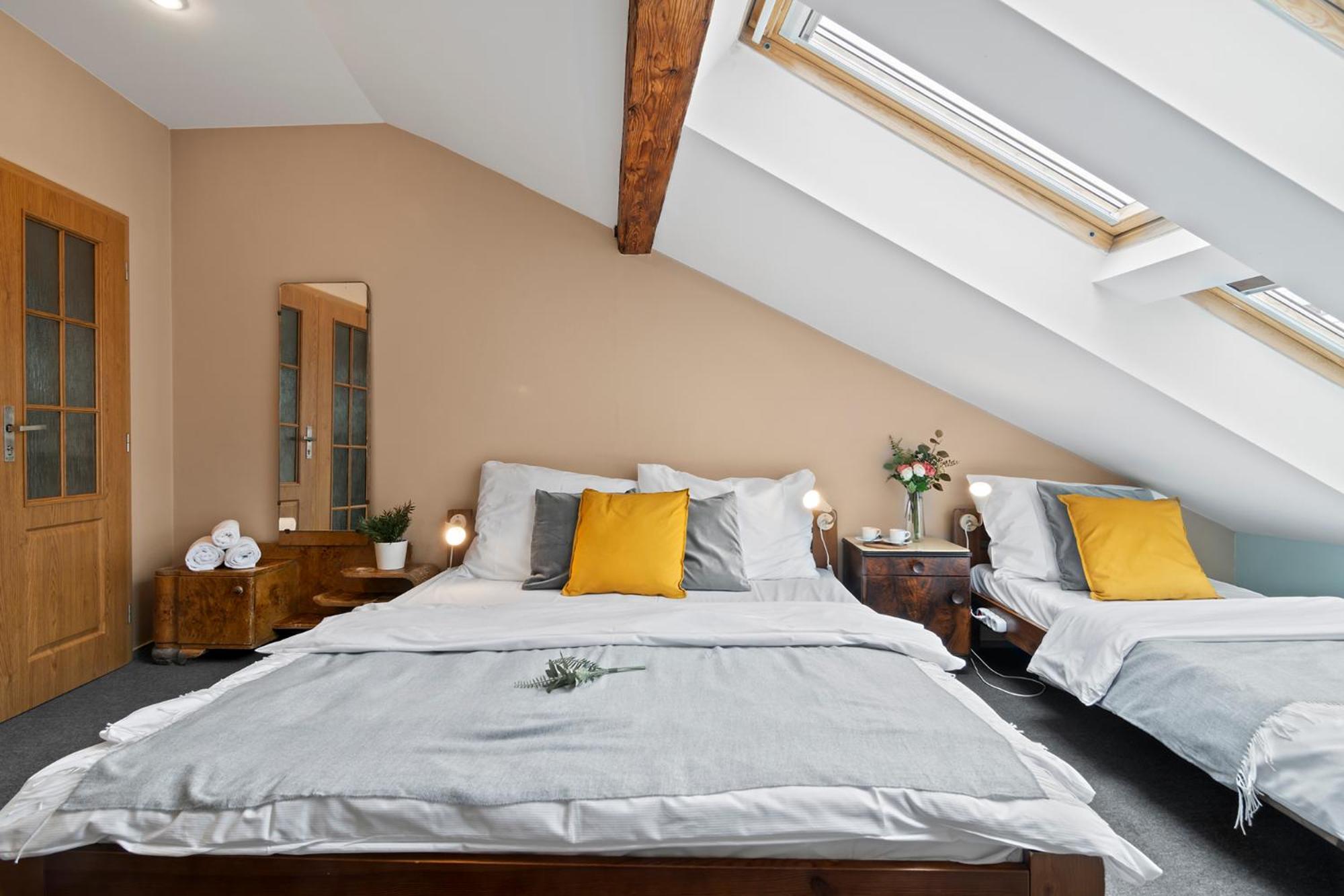 Vintage Apts In Heart Of By Michal&friends Daire Prag