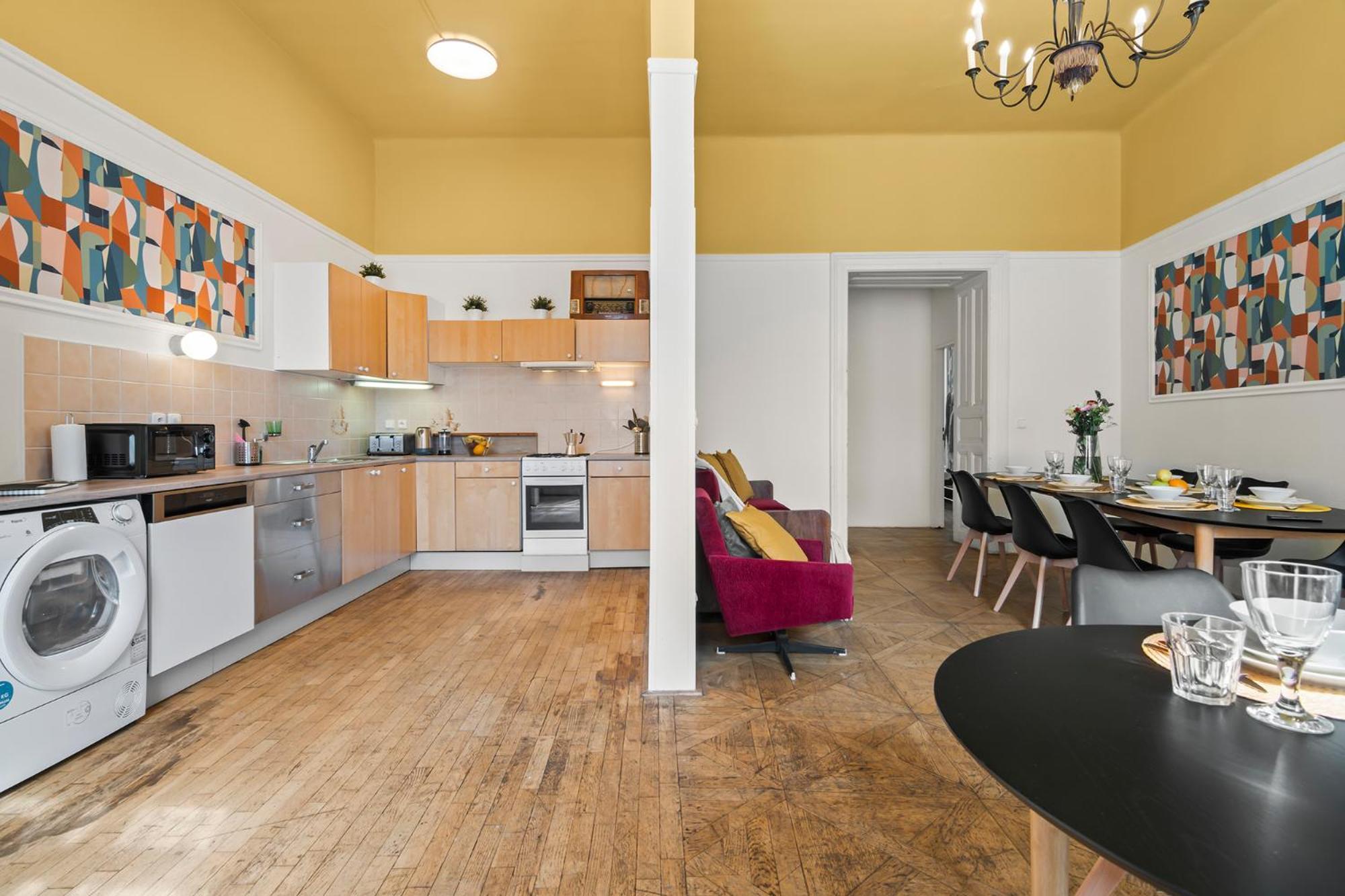 Vintage Apts In Heart Of By Michal&friends Daire